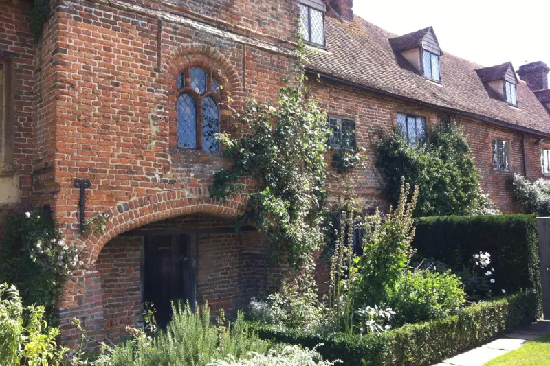 Can You Renovate A Listed Building Image